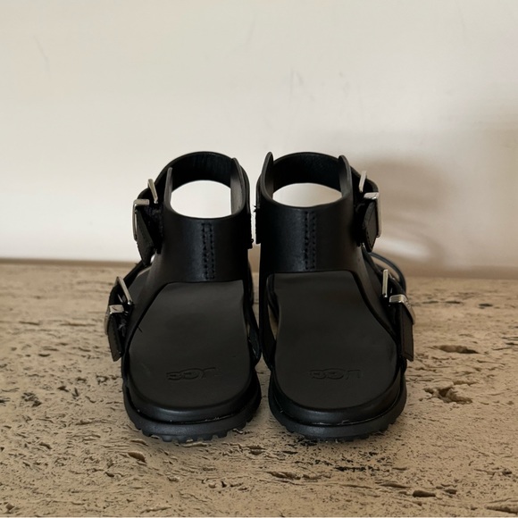NWOB UGG Sandals Solivan Strap in leather - Picture 14 of 17